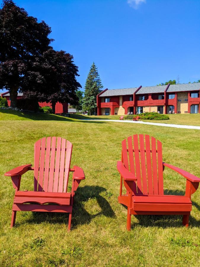Cedar Hill Lodge Saint Ignace Exterior foto
