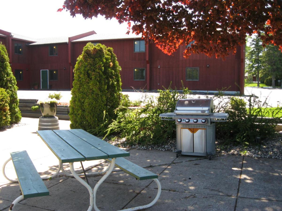 Cedar Hill Lodge Saint Ignace Exterior foto